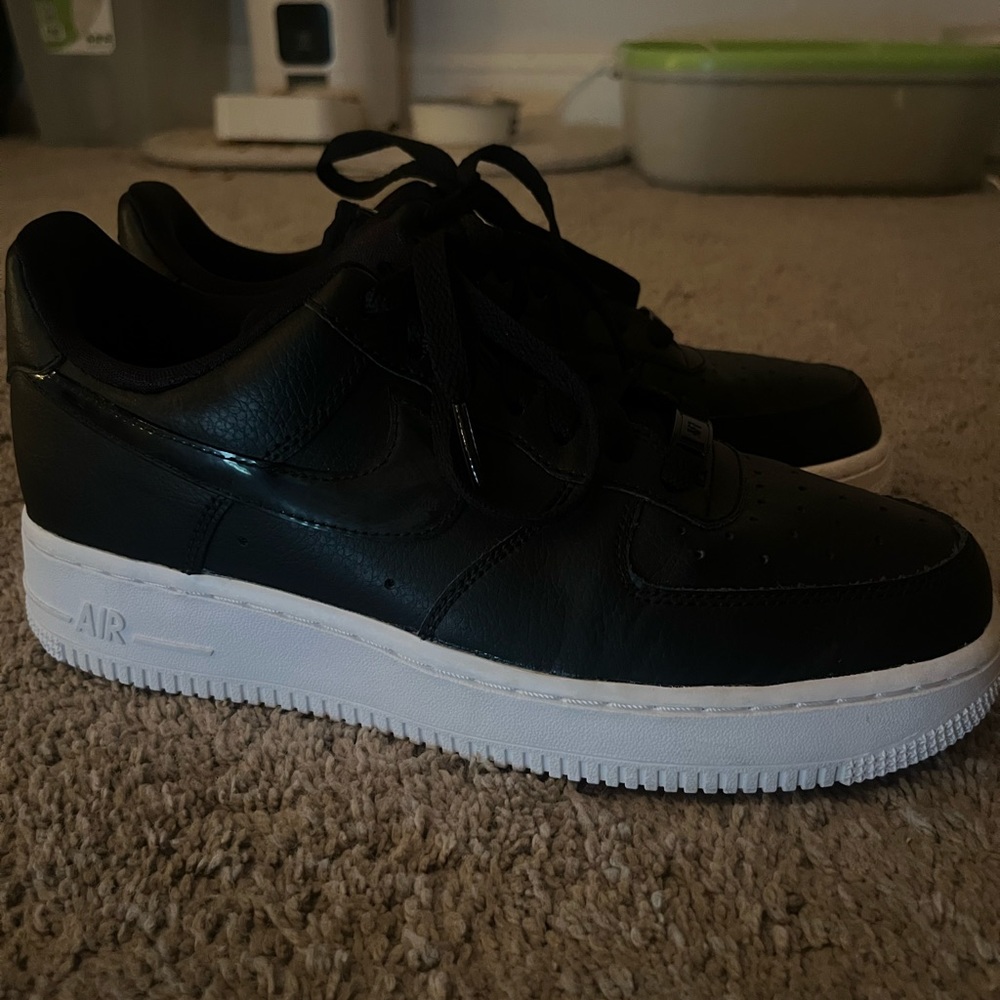 black nike airforces
